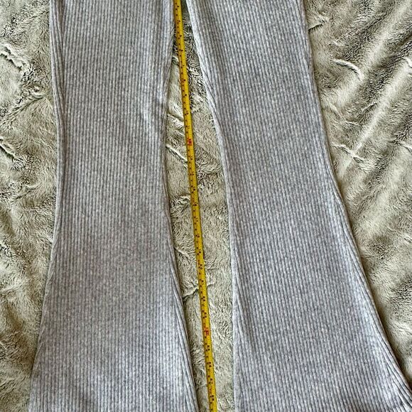 NWOT Aerie Groove on Gray Velour Ribbed High Waisted Flare Pants Size Medium - Picture 7 of 10
